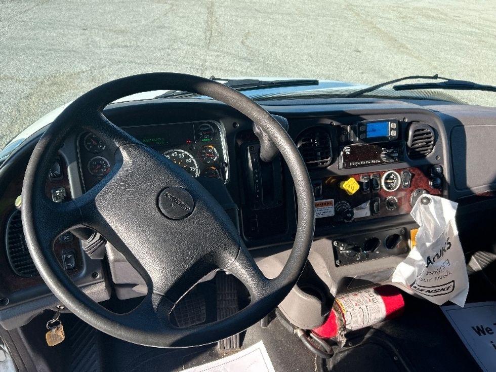 Medium Duty Box Truck-Light and Medium Duty Trucks-Freightliner-2022-M2-Middlefield-OH-213,641\n\t\tmiles-$ 54,250 - Image 18