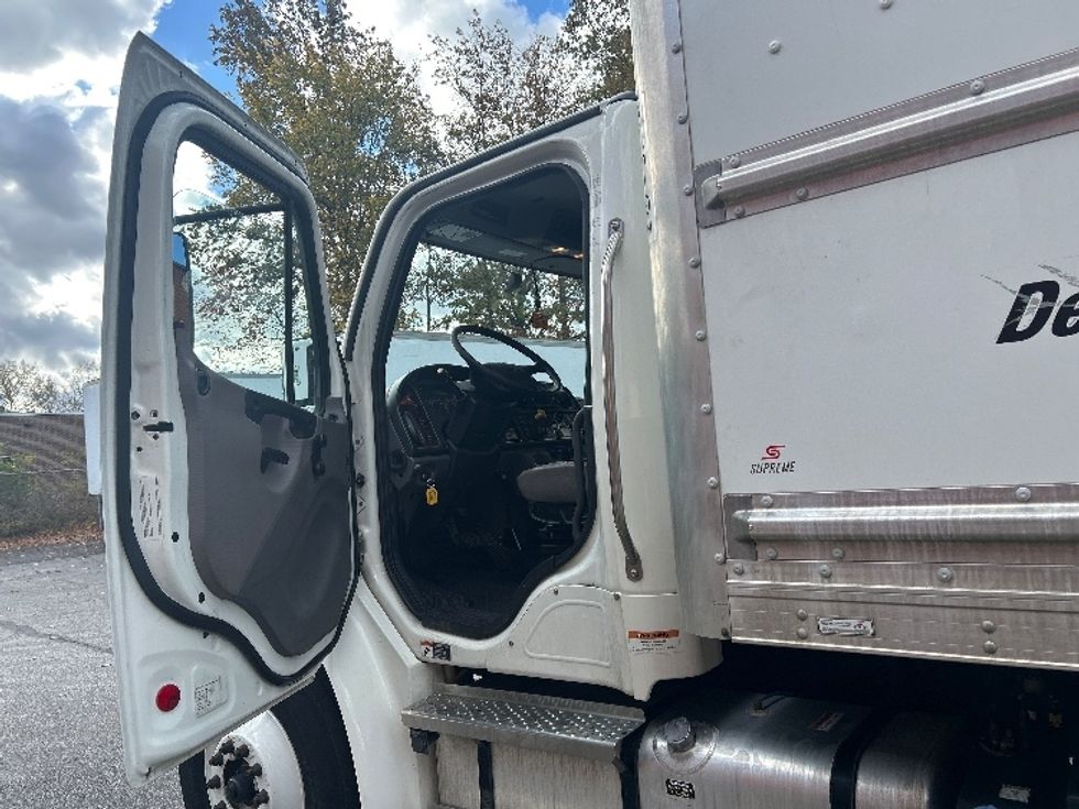Medium Duty Box Truck-Light and Medium Duty Trucks-Freightliner-2022-M2-Middlefield-OH-241,057\n\t\tmiles-$ 49,250 - Image 16