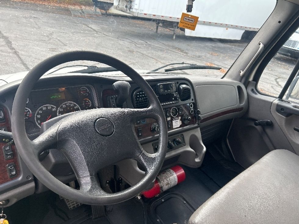 Medium Duty Box Truck-Light and Medium Duty Trucks-Freightliner-2022-M2-Middlefield-OH-241,057\n\t\tmiles-$ 49,250 - Image 18