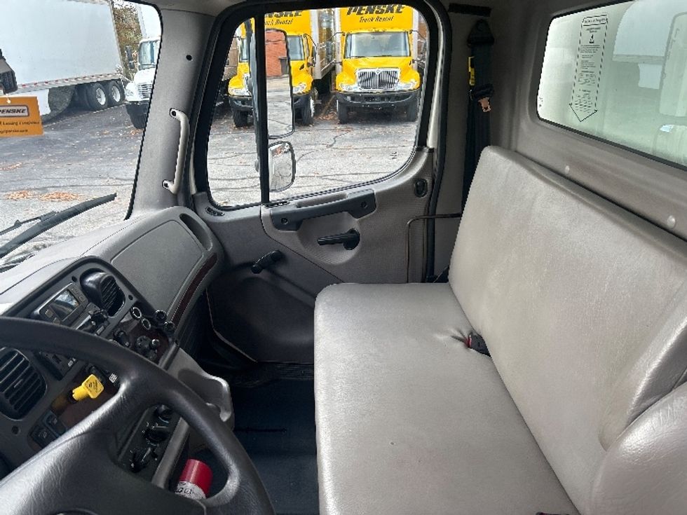 Medium Duty Box Truck-Light and Medium Duty Trucks-Freightliner-2022-M2-Middlefield-OH-241,057\n\t\tmiles-$ 49,250 - Image 19