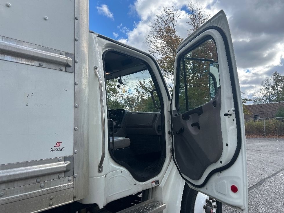 Medium Duty Box Truck-Light and Medium Duty Trucks-Freightliner-2022-M2-Middlefield-OH-241,057\n\t\tmiles-$ 49,250 - Image 20