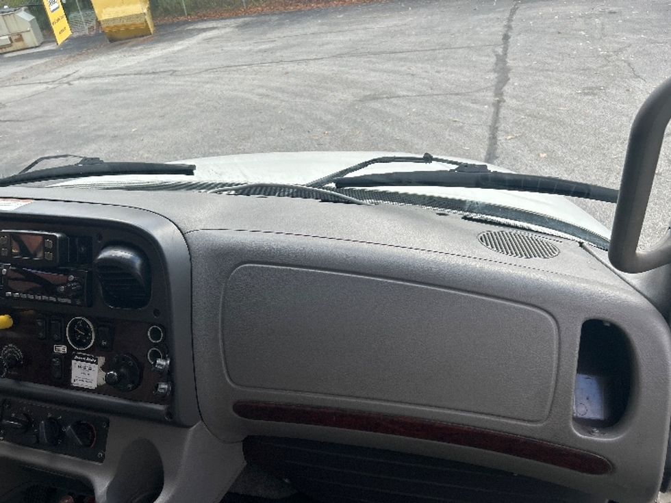 Medium Duty Box Truck-Light and Medium Duty Trucks-Freightliner-2022-M2-Middlefield-OH-241,057\n\t\tmiles-$ 49,250 - Image 21