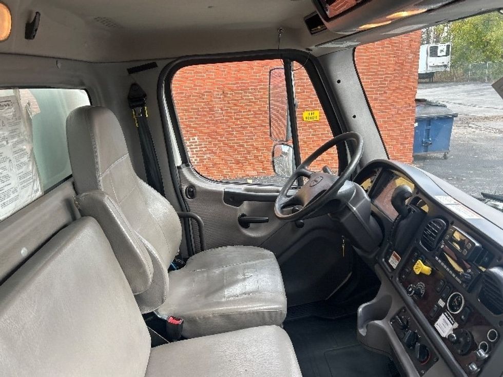 Medium Duty Box Truck-Light and Medium Duty Trucks-Freightliner-2022-M2-Middlefield-OH-241,057\n\t\tmiles-$ 49,250 - Image 22