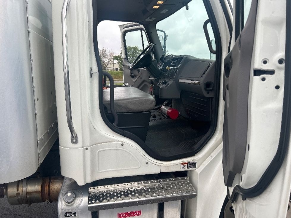 Medium Duty Box Truck-Light and Medium Duty Trucks-Freightliner-2022-M2-Middlefield-OH-272,733\n\t\tmiles-$ 48,500 - Image 15
