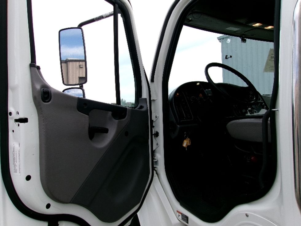 Medium Duty Box Truck-Light and Medium Duty Trucks-Freightliner-2022-M2-Middlefield-OH-273,093\n\t\tmiles-$ 48,250 - Image 14