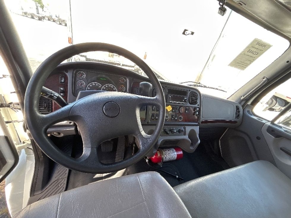 Medium Duty Box Truck-Light and Medium Duty Trucks-Freightliner-2022-M2-Middlefield-OH-273,093\n\t\tmiles-$ 48,250 - Image 15