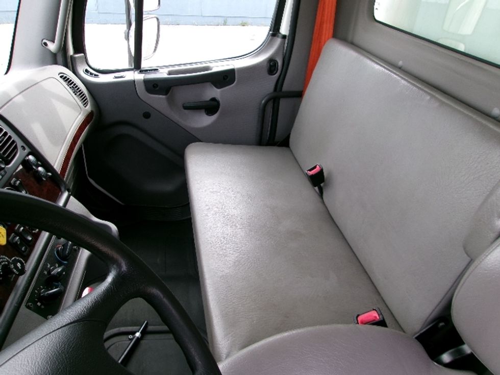 Medium Duty Box Truck-Light and Medium Duty Trucks-Freightliner-2022-M2-Middlefield-OH-273,093\n\t\tmiles-$ 48,250 - Image 17