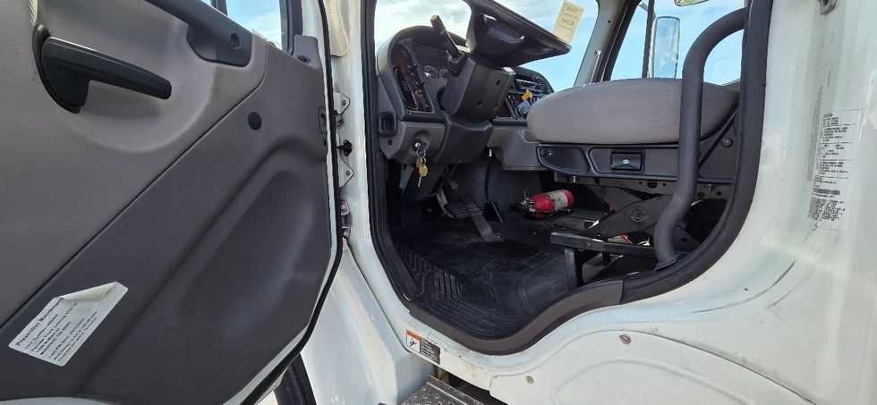 Medium Duty Box Truck-Light and Medium Duty Trucks-Freightliner-2022-M2-Middlefield-OH-296,696\n\t\tmiles-$ 47,000 - Image 16