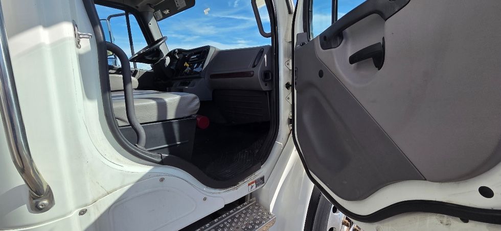 Medium Duty Box Truck-Light and Medium Duty Trucks-Freightliner-2022-M2-Middlefield-OH-296,696\n\t\tmiles-$ 47,000 - Image 19