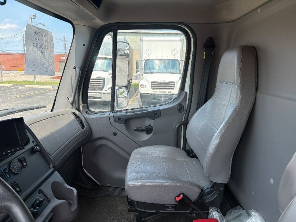 Medium Duty Box Truck-Light and Medium Duty Trucks-Freightliner-2022-M2-Middlefield-OH-80,174\n\t\tmiles-$ 63,000 - Image 18
