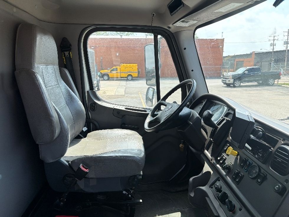 Medium Duty Box Truck-Light and Medium Duty Trucks-Freightliner-2022-M2-Middlefield-OH-80,174\n\t\tmiles-$ 63,000 - Image 21
