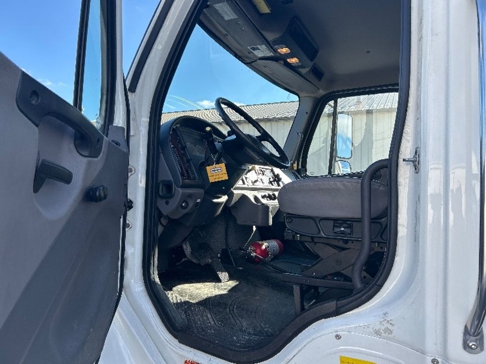 Medium Duty Box Truck-Light and Medium Duty Trucks-Freightliner-2022-M2-Milford-DE-92,613\n\t\tmiles-$ 73,250 - Image 15