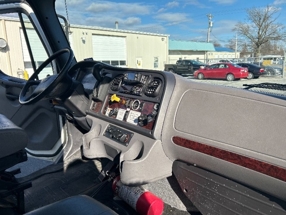 Medium Duty Box Truck-Light and Medium Duty Trucks-Freightliner-2022-M2-Milford-DE-92,613\n\t\tmiles-$ 73,250 - Image 21
