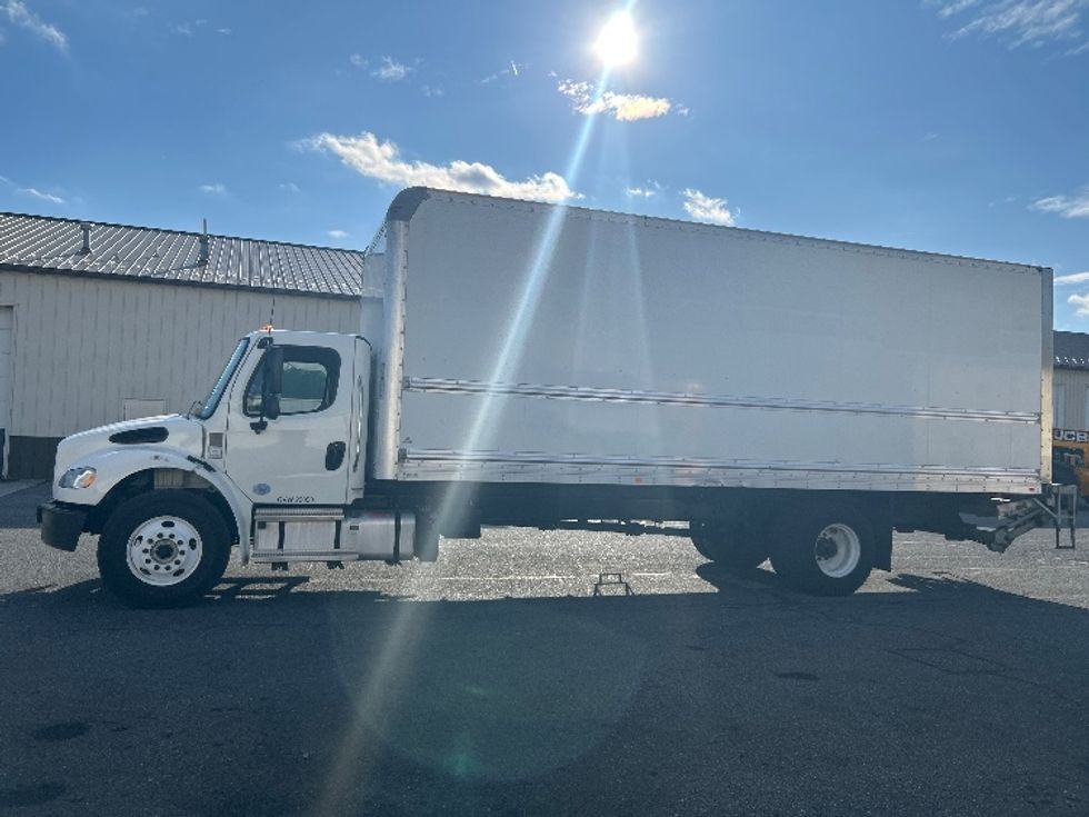 Medium Duty Box Truck-Light and Medium Duty Trucks-Freightliner-2022-M2-Milford-DE-92,613\n\t\tmiles-$ 73,250 - Image 4