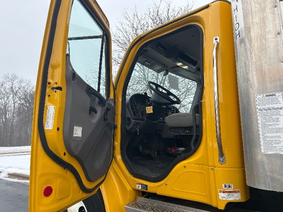 Medium Duty Box Truck-Light and Medium Duty Trucks-Freightliner-2022-M2-Milwaukee-WI-102,070\n\t\tmiles-$ 74,750 - Image 16
