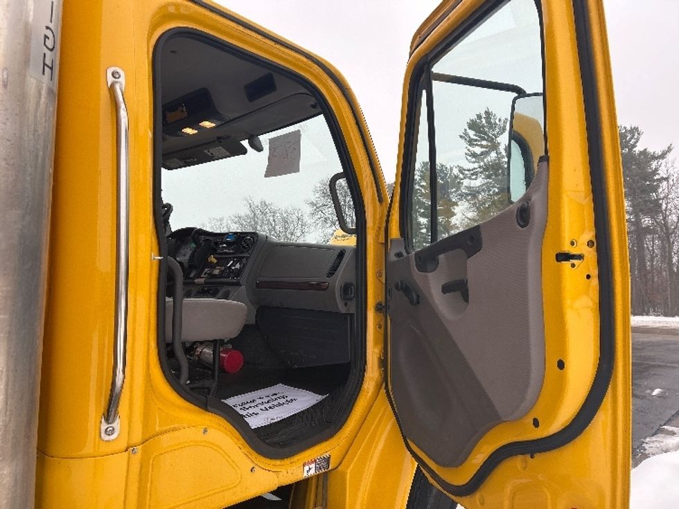 Medium Duty Box Truck-Light and Medium Duty Trucks-Freightliner-2022-M2-Milwaukee-WI-102,070\n\t\tmiles-$ 74,750 - Image 20