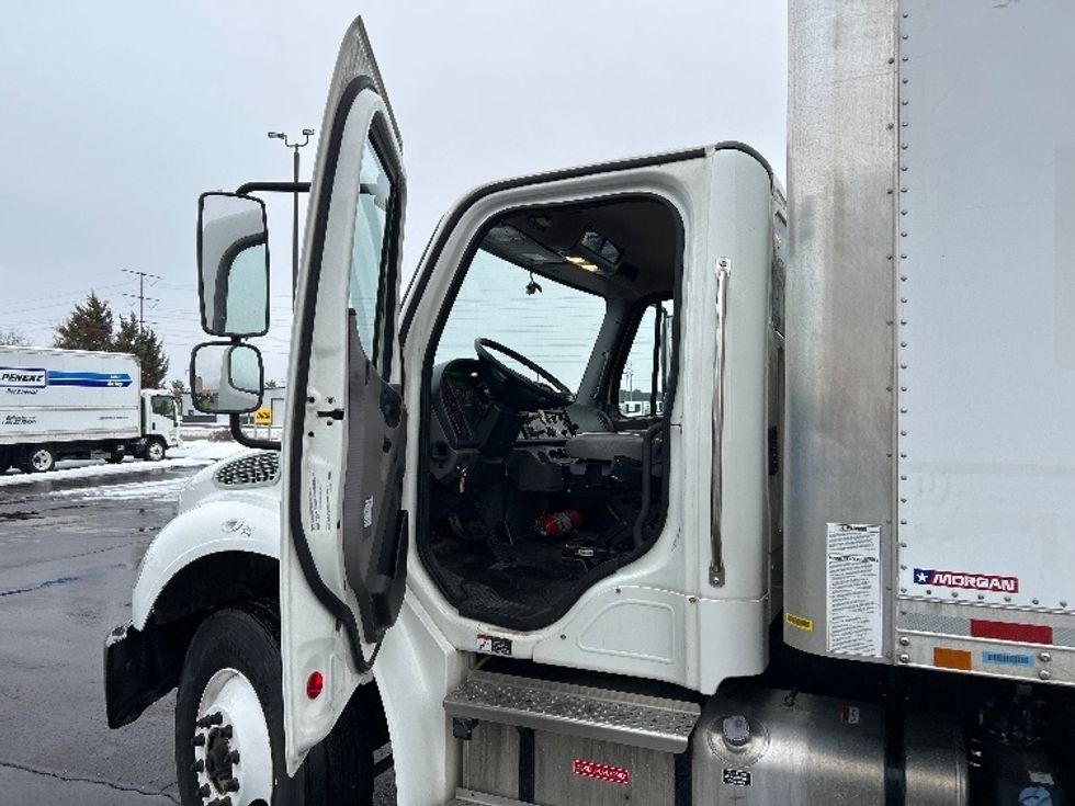 Medium Duty Box Truck-Light and Medium Duty Trucks-Freightliner-2022-M2-Milwaukee-WI-104,600\n\t\tmiles-$ 75,250 - Image 16