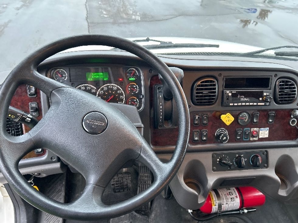 Medium Duty Box Truck-Light and Medium Duty Trucks-Freightliner-2022-M2-Milwaukee-WI-104,600\n\t\tmiles-$ 75,250 - Image 18