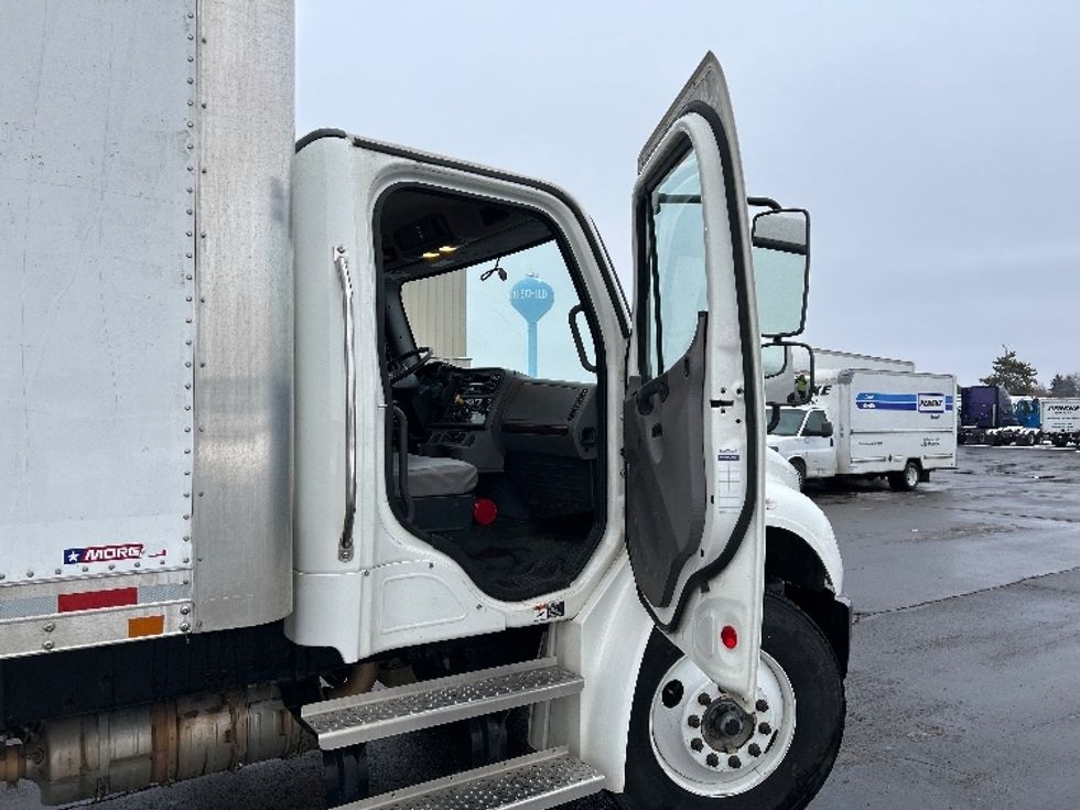 Medium Duty Box Truck-Light and Medium Duty Trucks-Freightliner-2022-M2-Milwaukee-WI-104,600\n\t\tmiles-$ 75,250 - Image 20