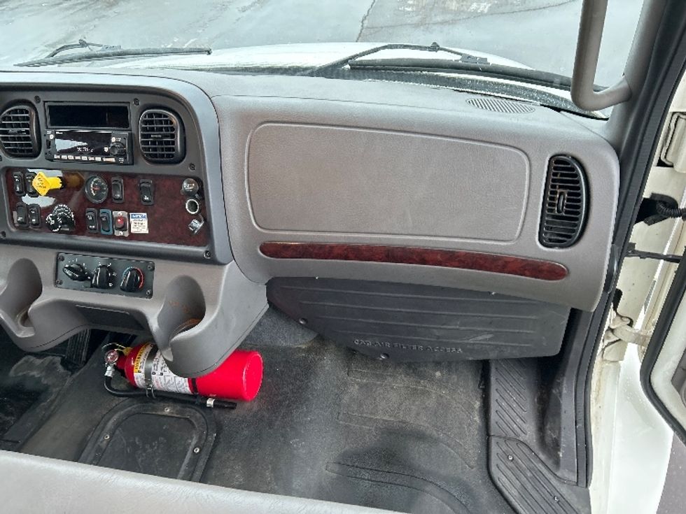 Medium Duty Box Truck-Light and Medium Duty Trucks-Freightliner-2022-M2-Milwaukee-WI-104,600\n\t\tmiles-$ 75,250 - Image 21