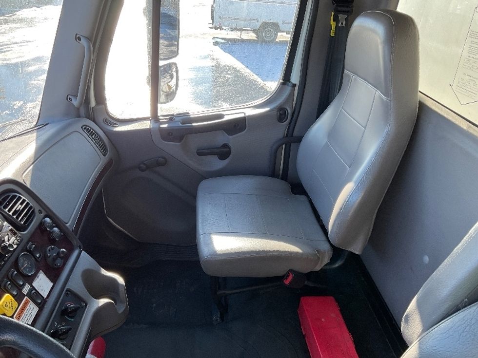 Medium Duty Box Truck-Light and Medium Duty Trucks-Freightliner-2022-M2-Milwaukee-WI-117,985\n\t\tmiles-$ 73,000 - Image 19