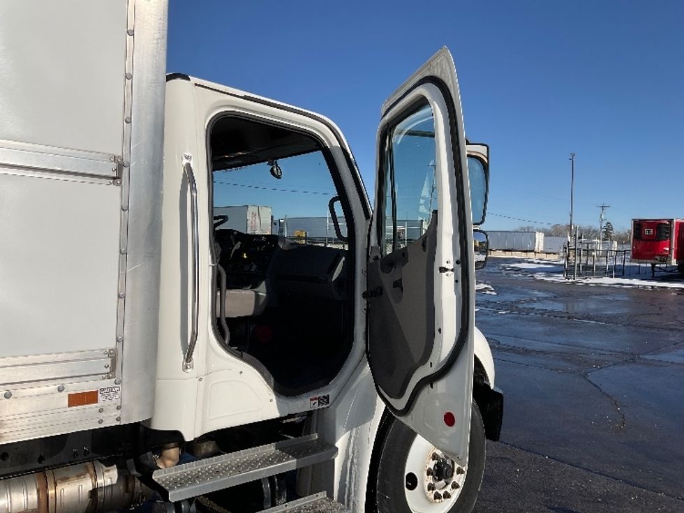 Medium Duty Box Truck-Light and Medium Duty Trucks-Freightliner-2022-M2-Milwaukee-WI-117,985\n\t\tmiles-$ 73,000 - Image 20