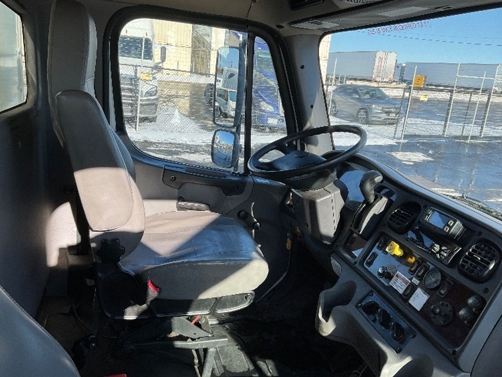 Medium Duty Box Truck-Light and Medium Duty Trucks-Freightliner-2022-M2-Milwaukee-WI-117,985\n\t\tmiles-$ 73,000 - Image 22