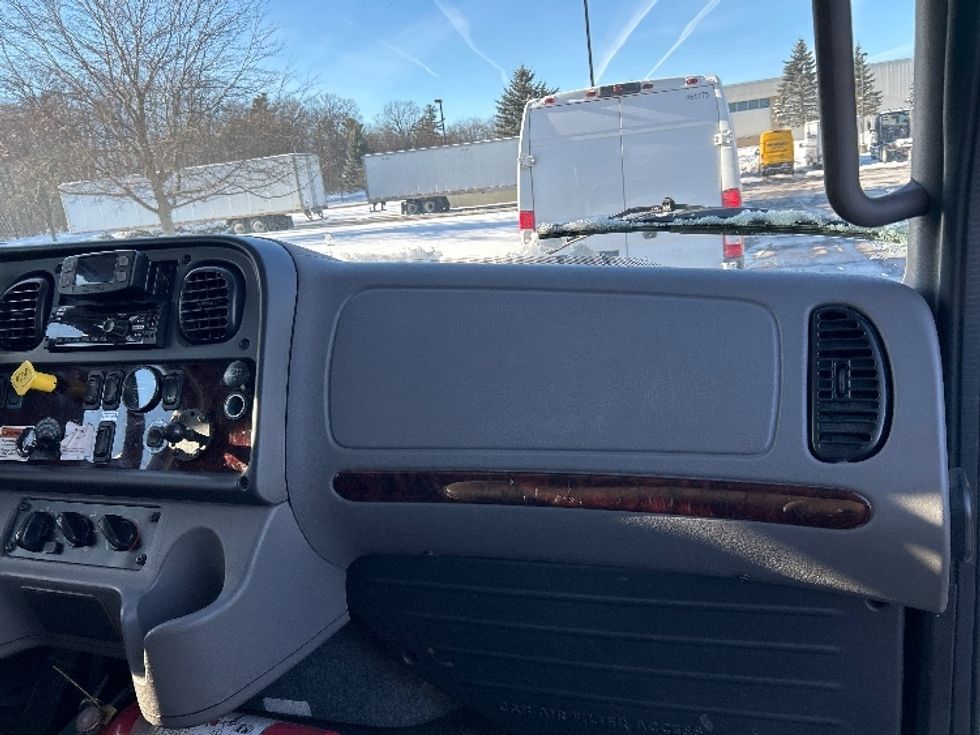 Medium Duty Box Truck-Light and Medium Duty Trucks-Freightliner-2022-M2-Milwaukee-WI-128,314\n\t\tmiles-$ 71,250 - Image 21