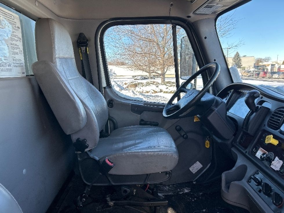 Medium Duty Box Truck-Light and Medium Duty Trucks-Freightliner-2022-M2-Milwaukee-WI-128,314\n\t\tmiles-$ 71,250 - Image 22
