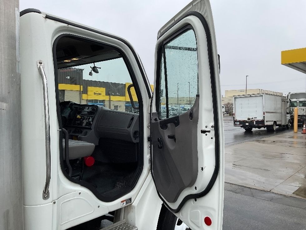 Medium Duty Box Truck-Light and Medium Duty Trucks-Freightliner-2022-M2-Milwaukee-WI-138,278\n\t\tmiles-$ 69,500 - Image 20