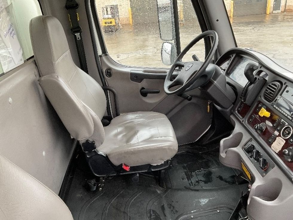 Medium Duty Box Truck-Light and Medium Duty Trucks-Freightliner-2022-M2-Milwaukee-WI-138,278\n\t\tmiles-$ 69,500 - Image 22