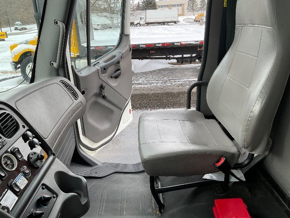 Medium Duty Box Truck-Light and Medium Duty Trucks-Freightliner-2022-M2-Milwaukee-WI-139,959\n\t\tmiles-$ 69,250 - Image 19