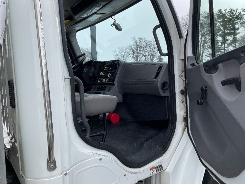 Medium Duty Box Truck-Light and Medium Duty Trucks-Freightliner-2022-M2-Milwaukee-WI-139,959\n\t\tmiles-$ 69,250 - Image 20