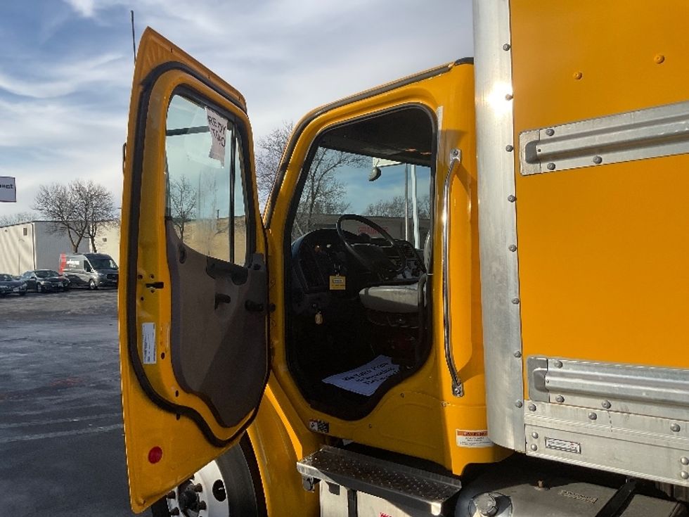 Medium Duty Box Truck-Light and Medium Duty Trucks-Freightliner-2022-M2-Milwaukee-WI-93,400\n\t\tmiles-$ 75,750 - Image 16