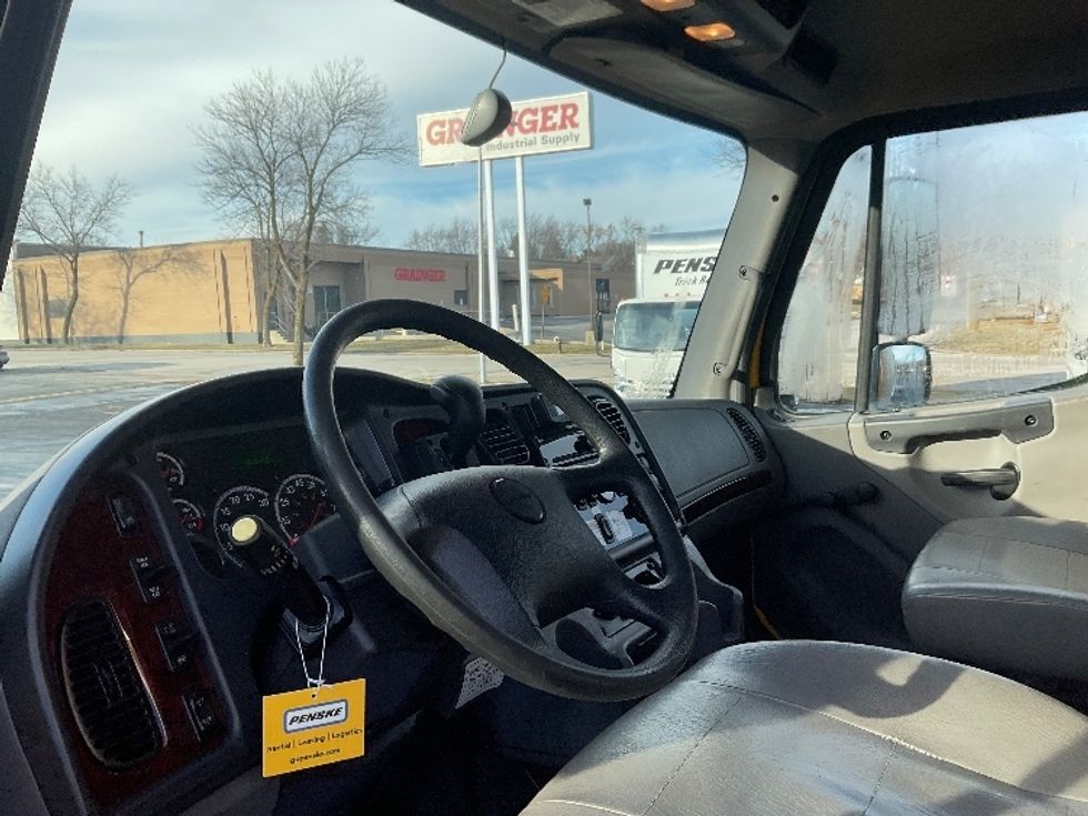 Medium Duty Box Truck-Light and Medium Duty Trucks-Freightliner-2022-M2-Milwaukee-WI-93,400\n\t\tmiles-$ 75,750 - Image 17