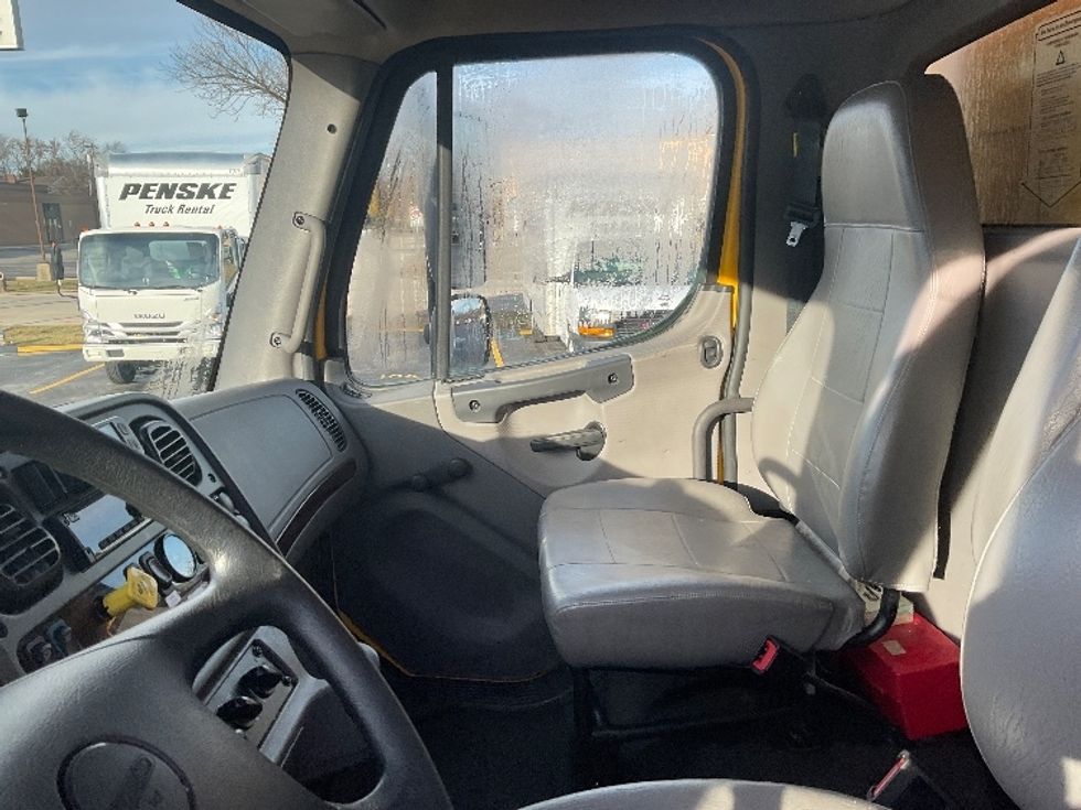 Medium Duty Box Truck-Light and Medium Duty Trucks-Freightliner-2022-M2-Milwaukee-WI-93,400\n\t\tmiles-$ 75,750 - Image 19
