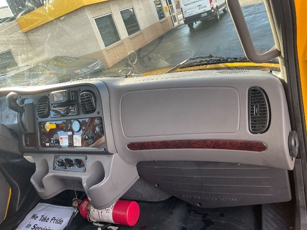 Medium Duty Box Truck-Light and Medium Duty Trucks-Freightliner-2022-M2-Milwaukee-WI-93,400\n\t\tmiles-$ 75,750 - Image 21