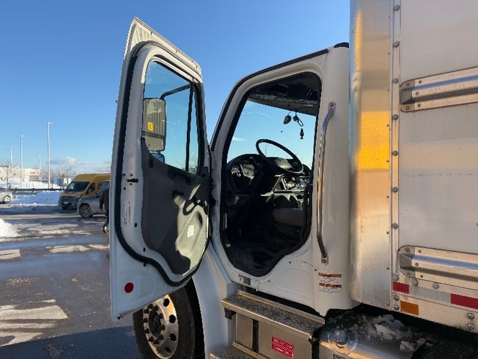 Medium Duty Box Truck-Light and Medium Duty Trucks-Freightliner-2022-M2-Mississauga-ON-276,224\n\t\tkm-$ 82,750 - Image 16
