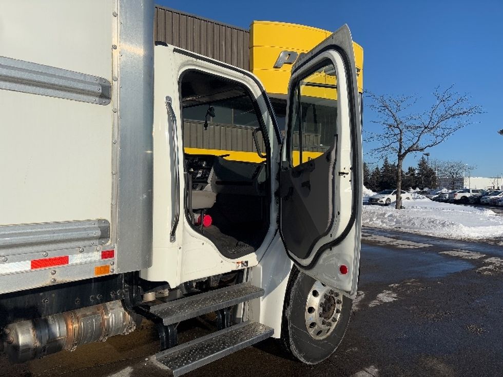 Medium Duty Box Truck-Light and Medium Duty Trucks-Freightliner-2022-M2-Mississauga-ON-276,224\n\t\tkm-$ 82,750 - Image 20