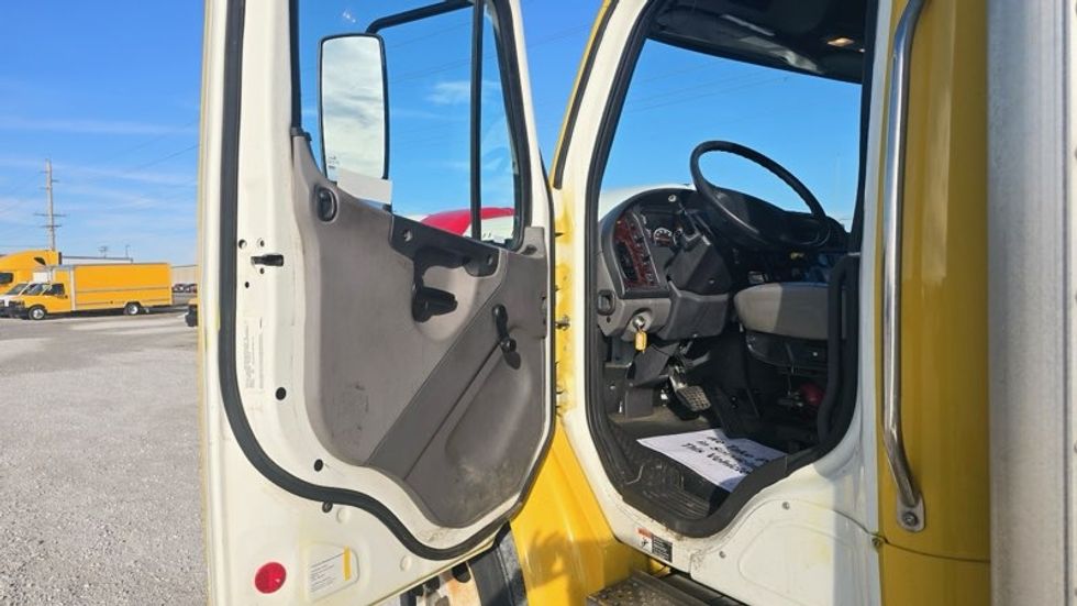 Medium Duty Box Truck-Light and Medium Duty Trucks-Freightliner-2022-M2-Moberly-MO-139,658\n\t\tmiles-$ 65,250 - Image 16