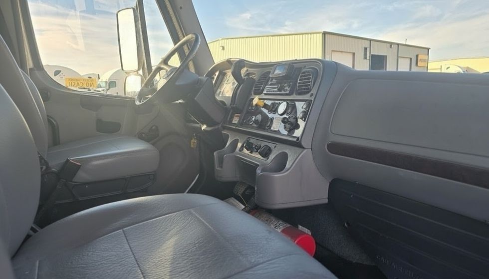 Medium Duty Box Truck-Light and Medium Duty Trucks-Freightliner-2022-M2-Moberly-MO-139,658\n\t\tmiles-$ 65,250 - Image 25