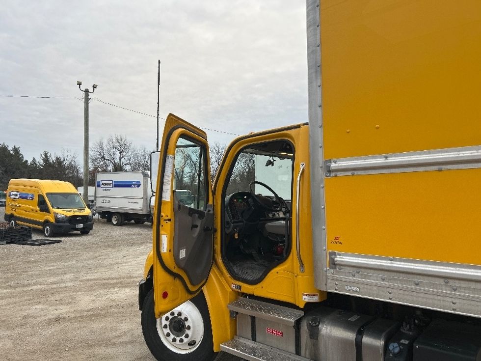 Medium Duty Box Truck-Light and Medium Duty Trucks-Freightliner-2022-M2-Moberly-MO-196,078\n\t\tmiles-$ 60,000 - Image 16