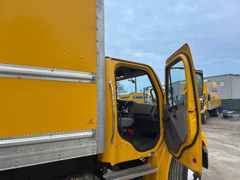 Medium Duty Box Truck-Light and Medium Duty Trucks-Freightliner-2022-M2-Moberly-MO-196,078\n\t\tmiles-$ 60,000 - Image 20