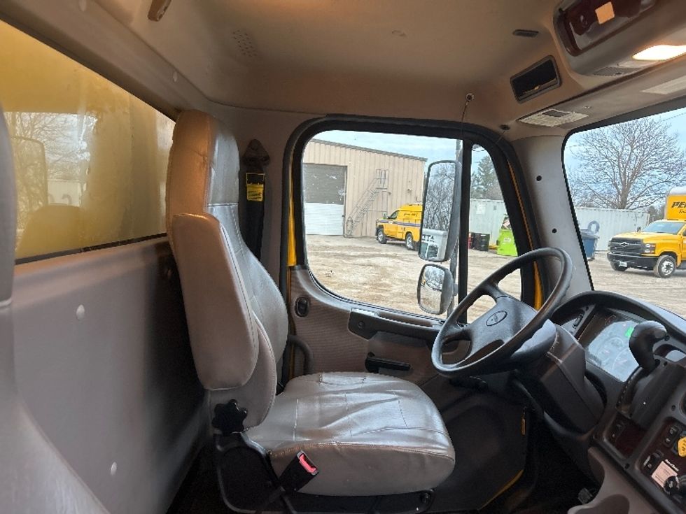 Medium Duty Box Truck-Light and Medium Duty Trucks-Freightliner-2022-M2-Moberly-MO-196,078\n\t\tmiles-$ 60,000 - Image 22