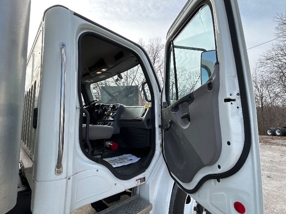 Medium Duty Box Truck-Light and Medium Duty Trucks-Freightliner-2022-M2-Moberly-MO-234,310\n\t\tmiles-$ 51,000 - Image 20