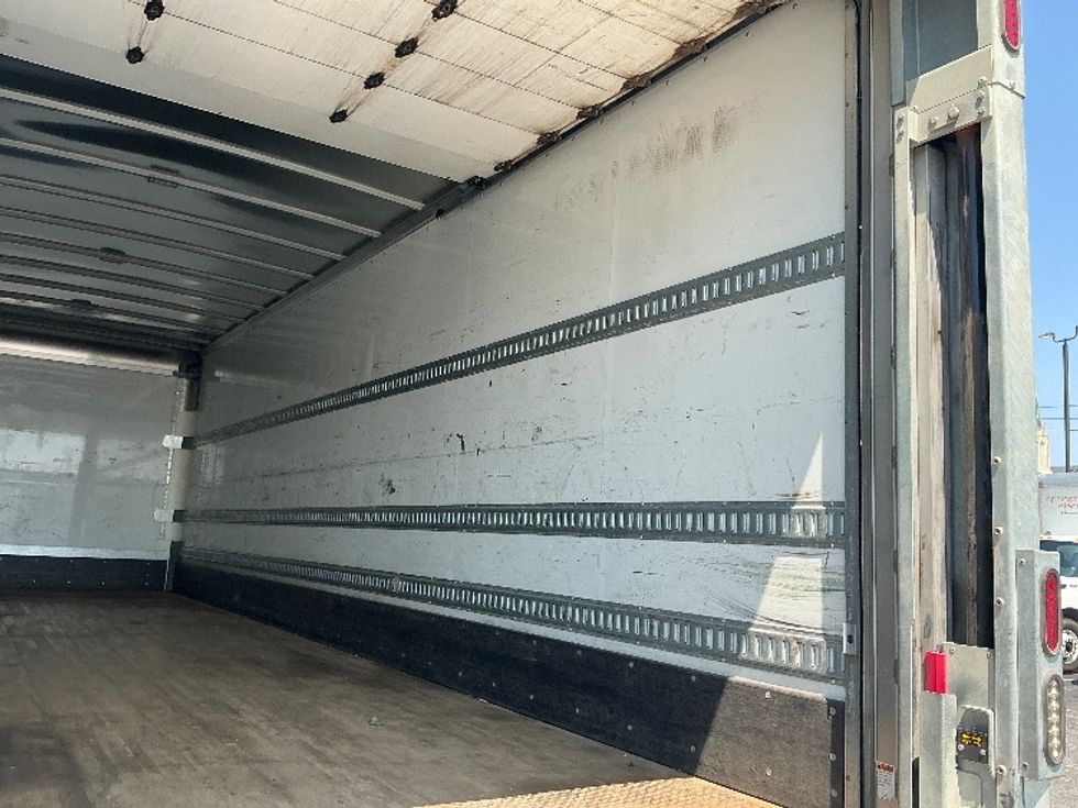 Medium Duty Box Truck-Light and Medium Duty Trucks-Freightliner-2022-M2-Moberly-MO-288,988\n\t\tmiles-$ 38,500 - Image 12
