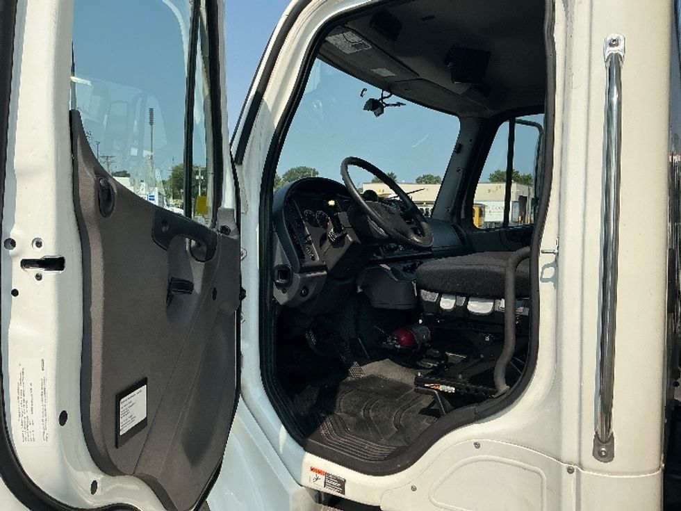 Medium Duty Box Truck-Light and Medium Duty Trucks-Freightliner-2022-M2-Moberly-MO-288,988\n\t\tmiles-$ 38,500 - Image 16