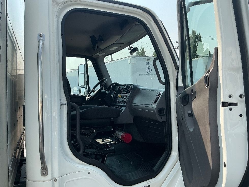 Medium Duty Box Truck-Light and Medium Duty Trucks-Freightliner-2022-M2-Moberly-MO-288,988\n\t\tmiles-$ 38,500 - Image 20