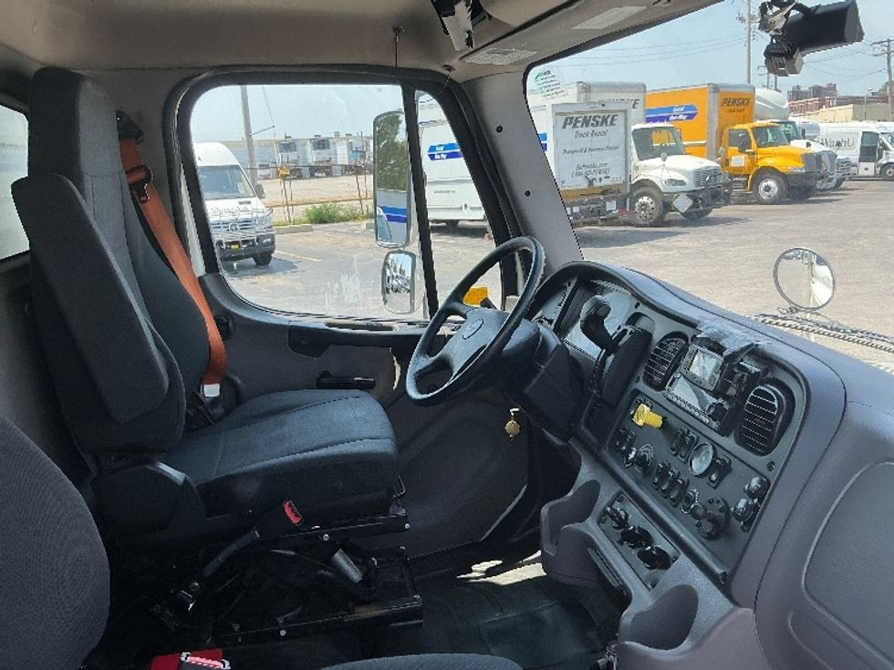 Medium Duty Box Truck-Light and Medium Duty Trucks-Freightliner-2022-M2-Moberly-MO-288,988\n\t\tmiles-$ 38,500 - Image 22