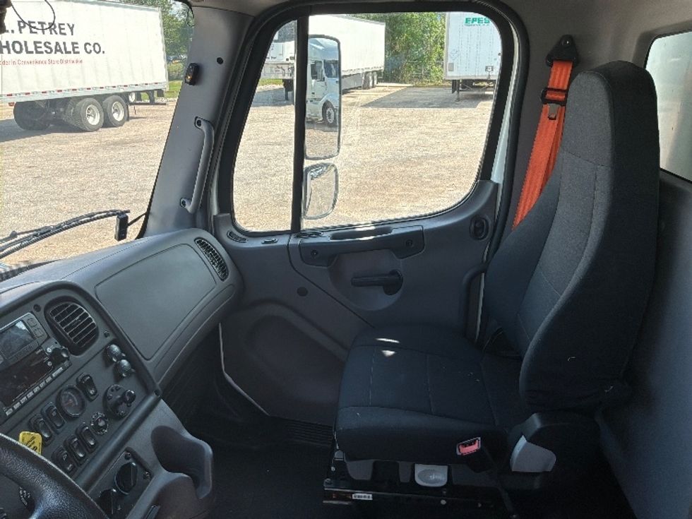Medium Duty Box Truck-Light and Medium Duty Trucks-Freightliner-2022-M2-Montgomery-AL-111,854\n\t\tmiles-$ 66,750 - Image 19
